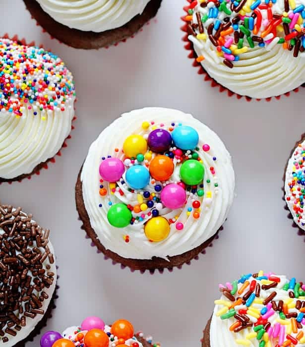 Seriously the easiest way to decorate cupcakes and so stinkin delicious!